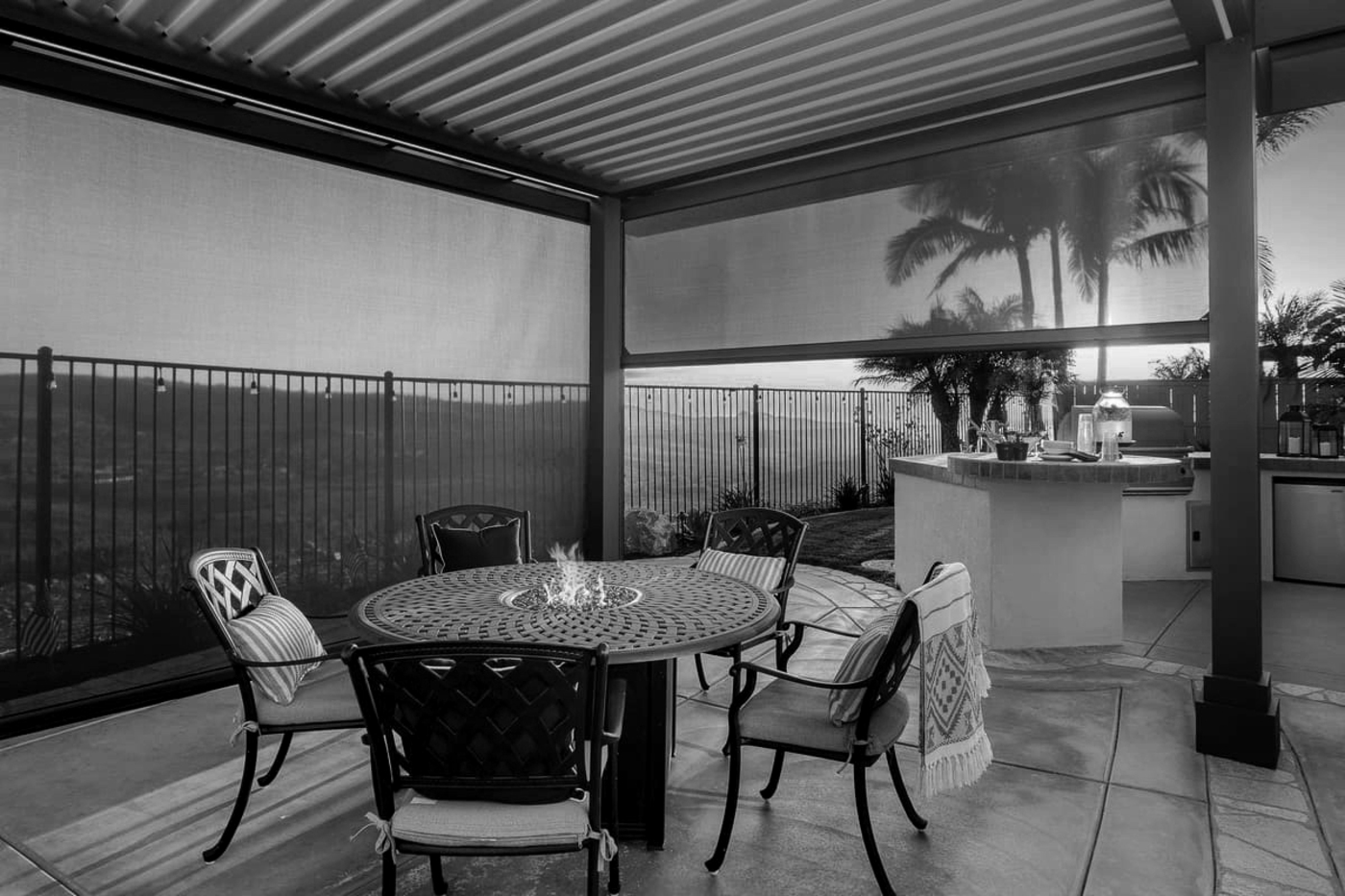 Outdoor patio with motorised mesh screens