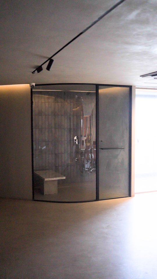TWF shower cubicle in fluted or clear glass